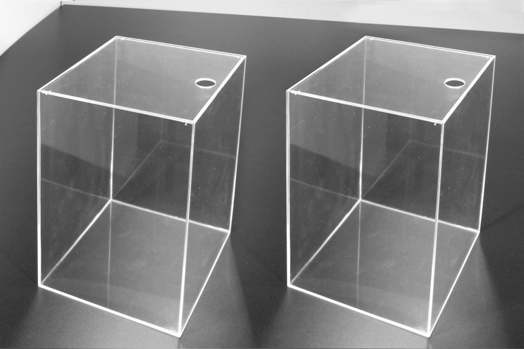 Scatole plexiglas trasparenti verticali con coperchio Scatole in plexiglas trasparenti verticali con coperchio